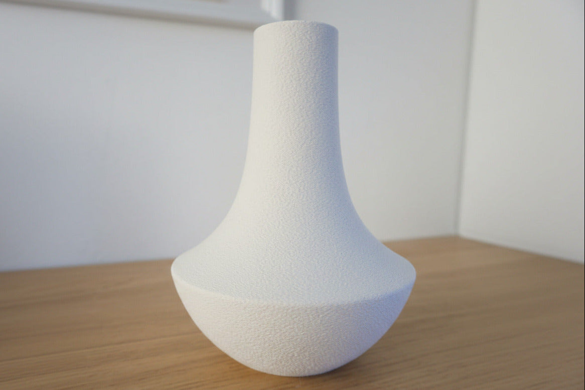 NOA – Die Vase, die alleine wirkt