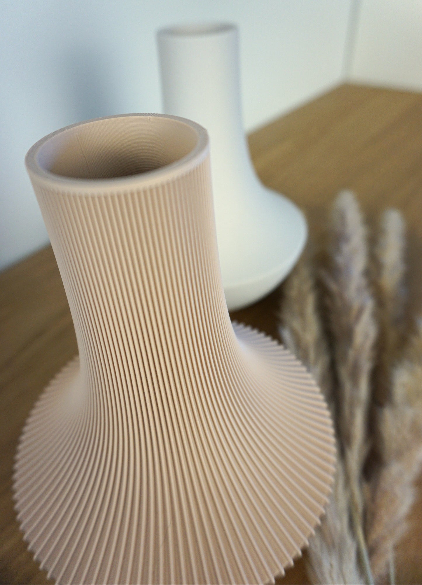 NOA – Die Vase, die alleine wirkt